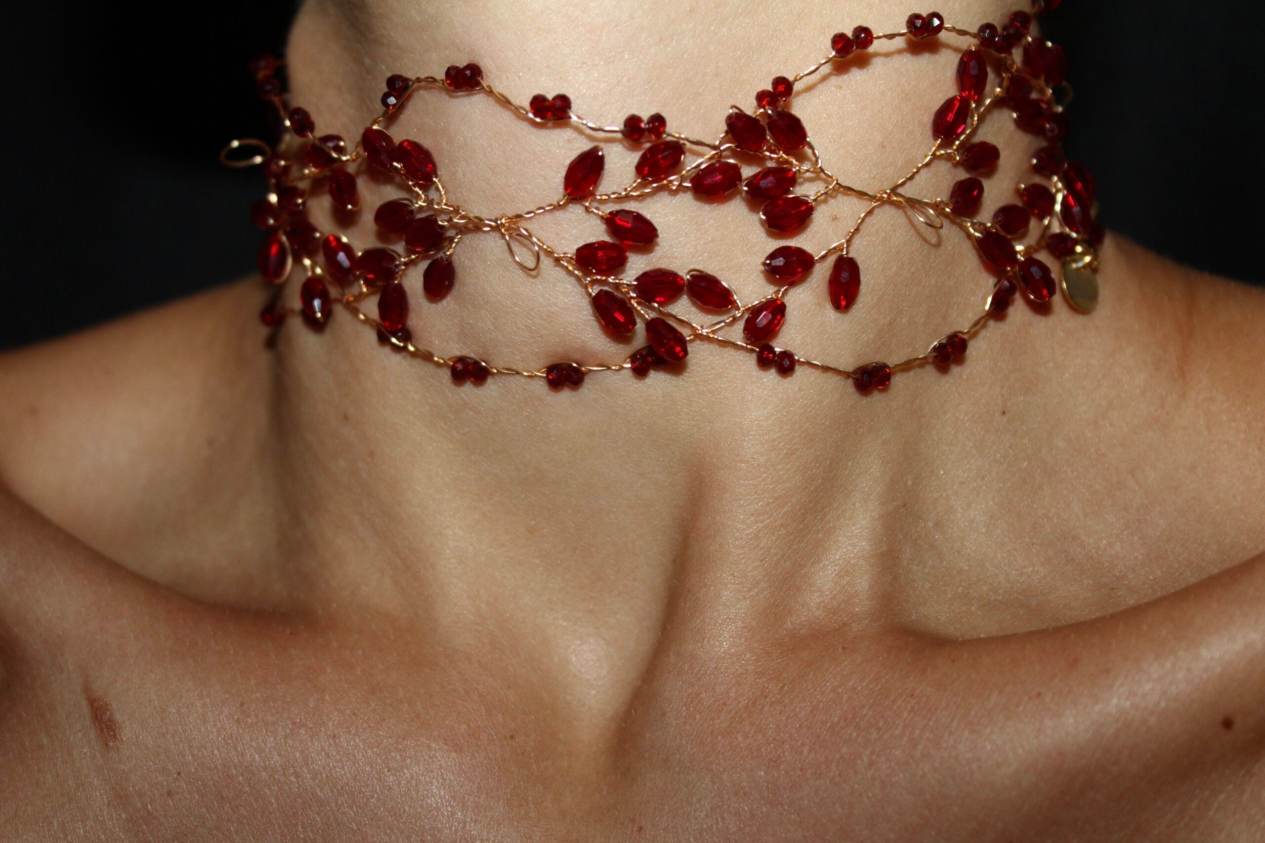 Gargantilla Santa Elena Granate Vino