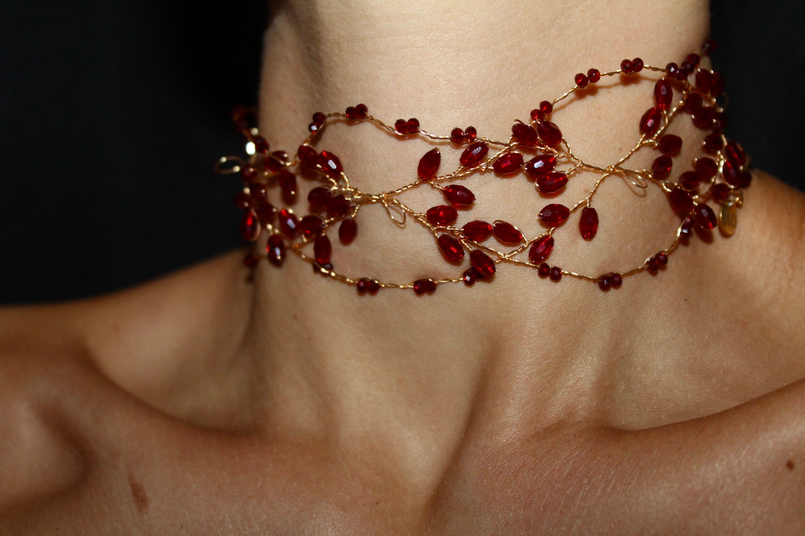 Gargantilla Santa Elena Granate Vino