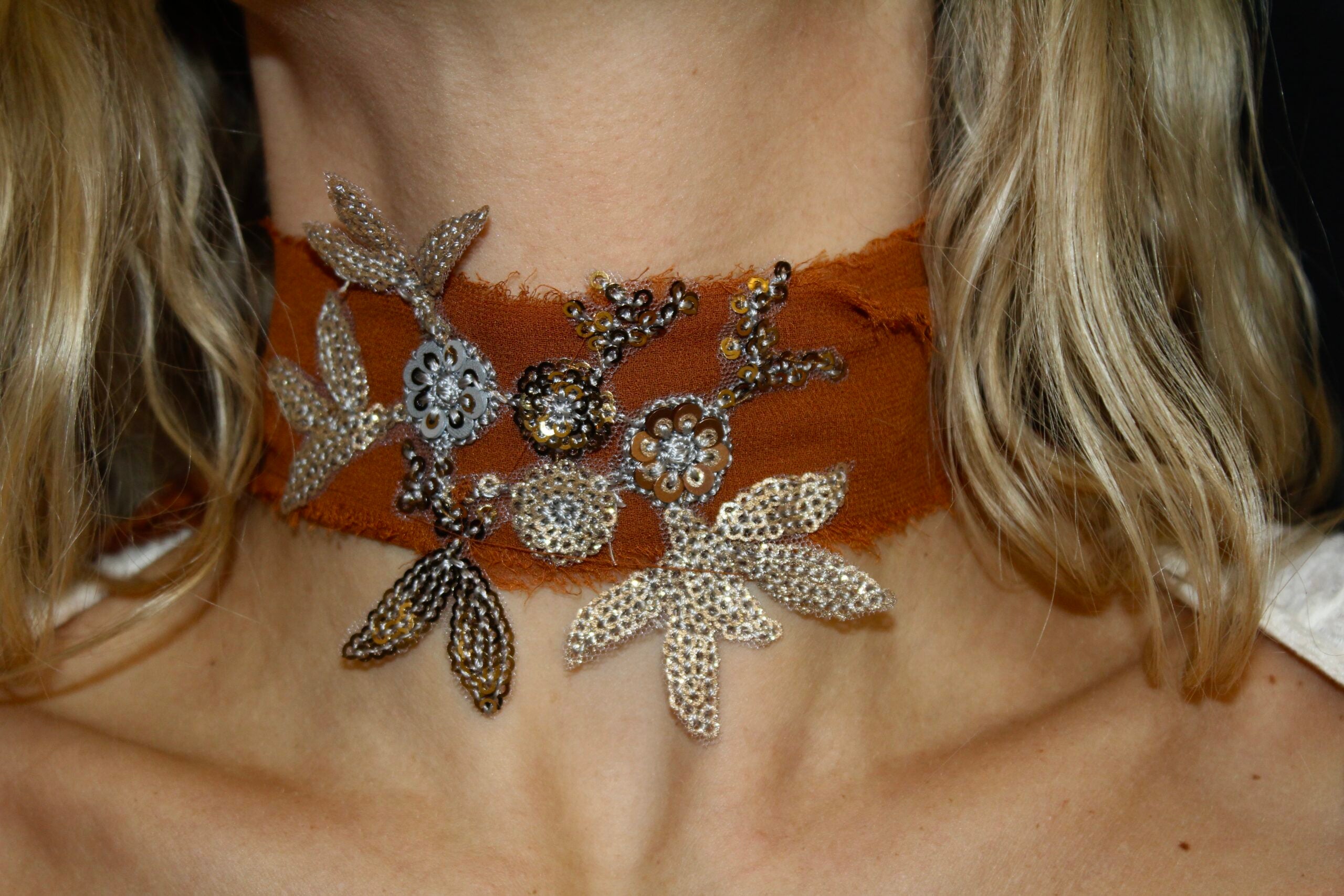 Gargantilla Chantilly caldera