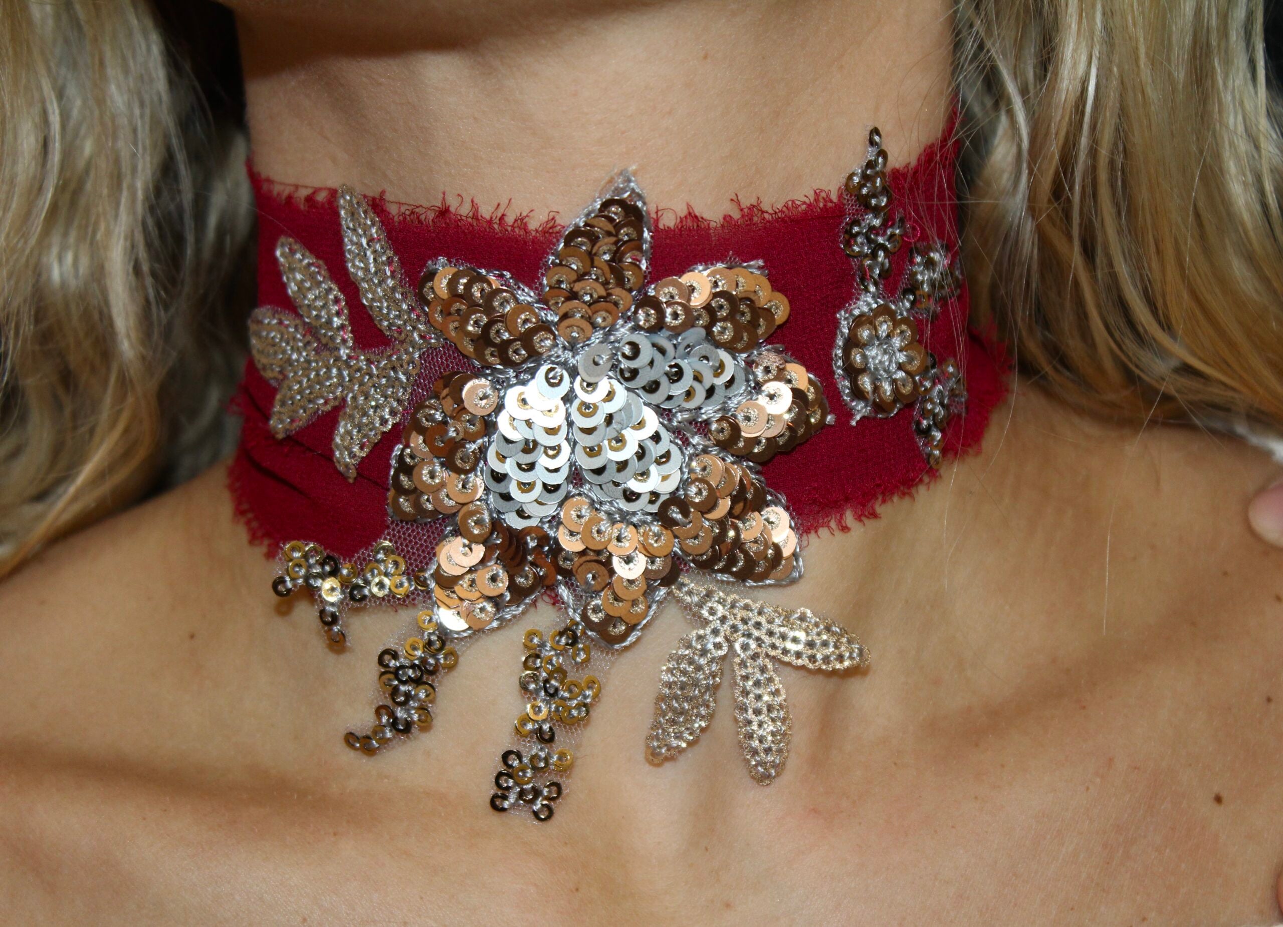 Gargantilla Beaumont granate