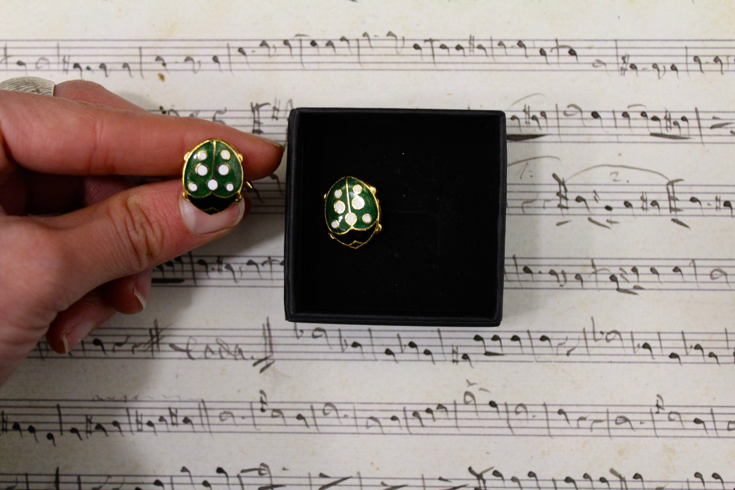 Gemelos vintage de escarabajo verde esmaltados