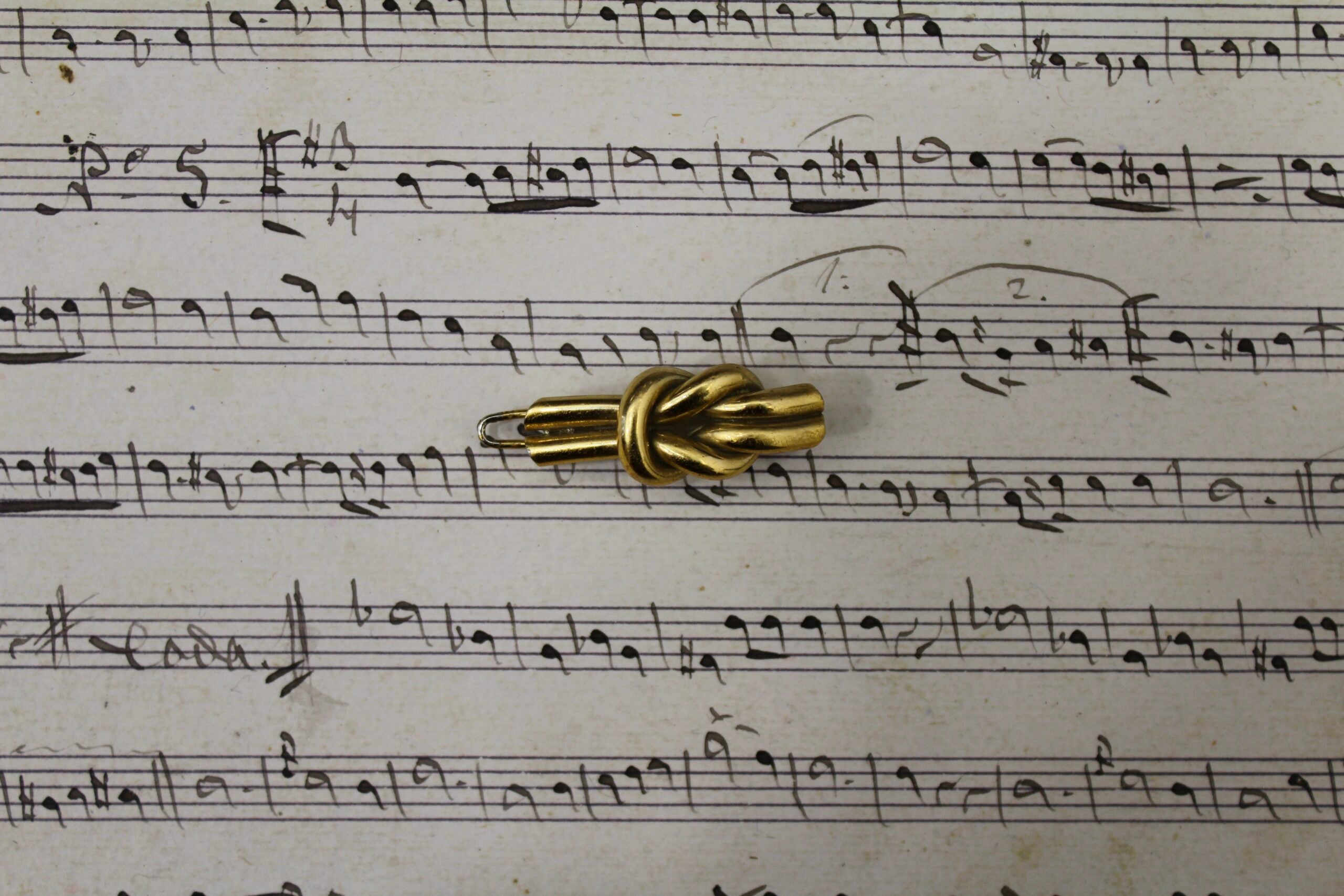 Horquilla de moño vintage de nudo dorado