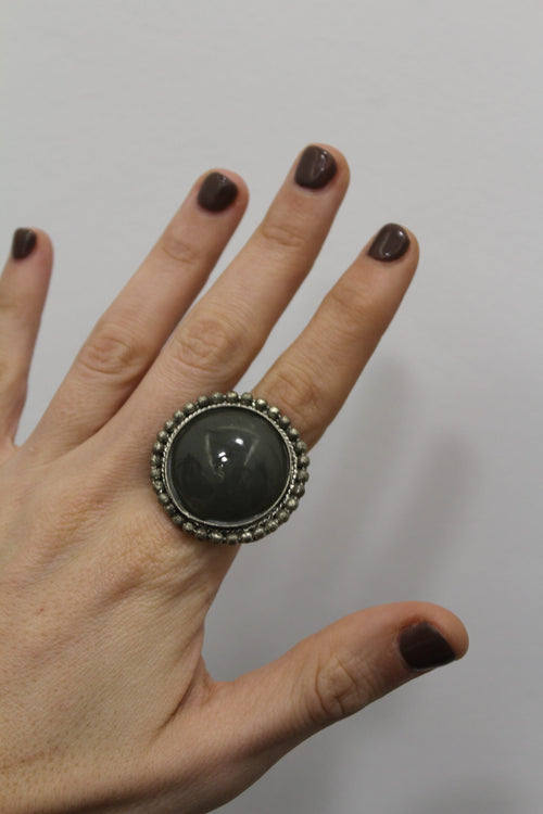 Anillo boho gris